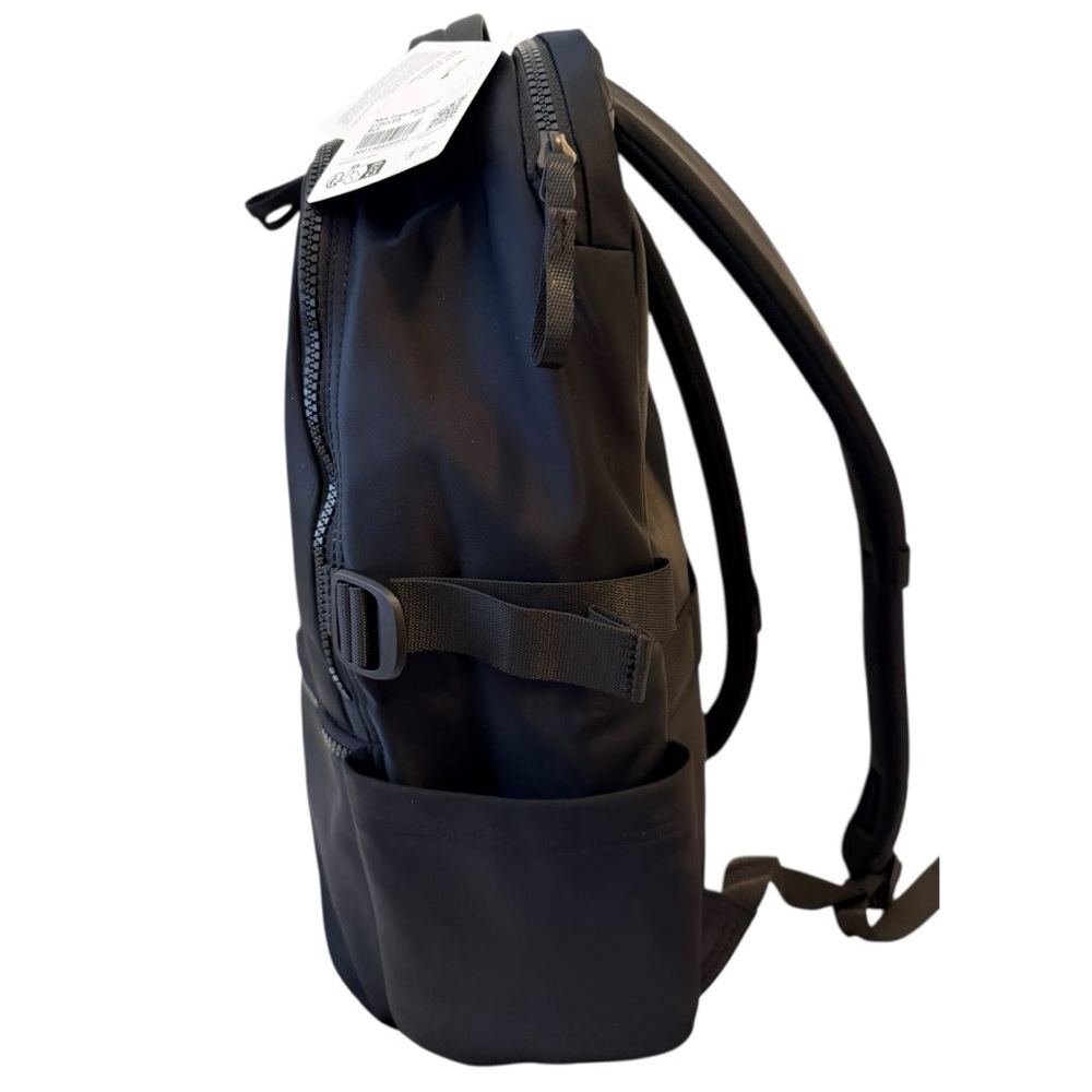 lululemon athletica New Crew Men's Backpack - NWT - Picture 8 of 15